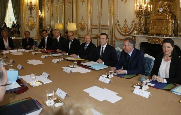 Γαλλία: Τι είπε ο Μακρόν στο πρώτο υπουργικό συμβούλιο