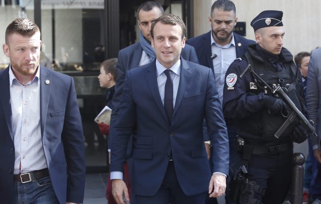 Ο Μακρόν τίμησε τη μνήμη Μαροκινού που είχε δολοφονηθεί Πρωτομαγιά από ακροδεξιούς