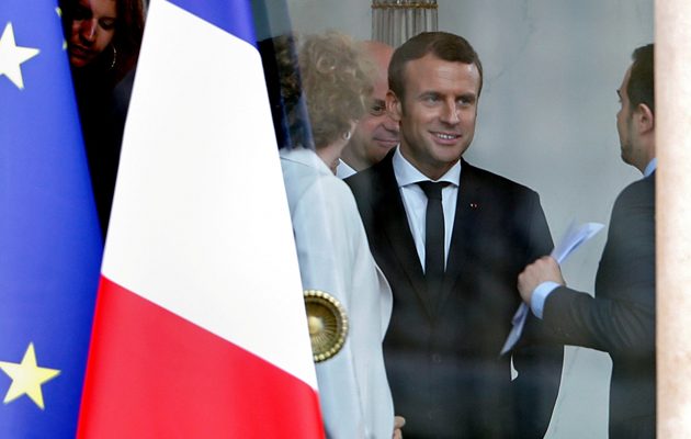 Ελεγχόμενη ενημέρωση από Μακρόν: Διώχνει τους δημοσιογράφους από το προεδρικό μέγαρο