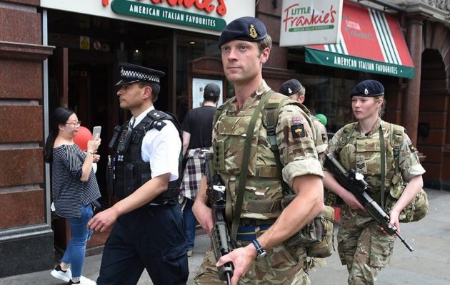 Ενοχλημένο το Λονδίνο βάζει “μαχαίρι” στην ενημέρωση των ΗΠΑ για το μακελειό στο Μάντσεστερ