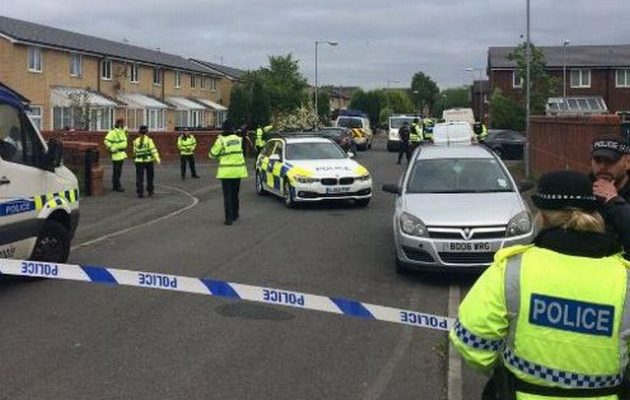 Ισχυρή έκρηξη σε διαμέρισμα στο Μάντσεστερ ενώ το ερευνούσαν αστυνομικοί