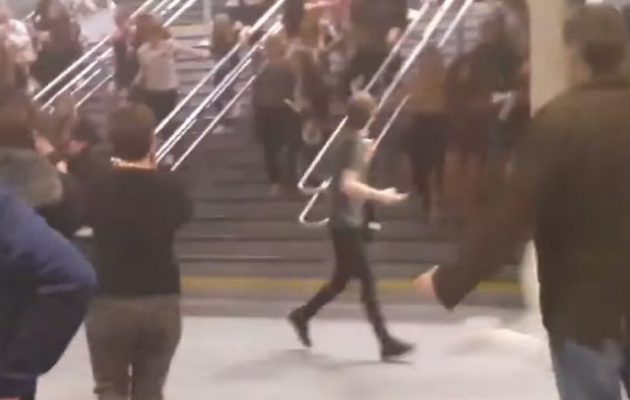 Μάντσεστερ Αρένα: Δείτε τα βίντεο μετά την πολύνεκρη έκρηξη (βίντεο)