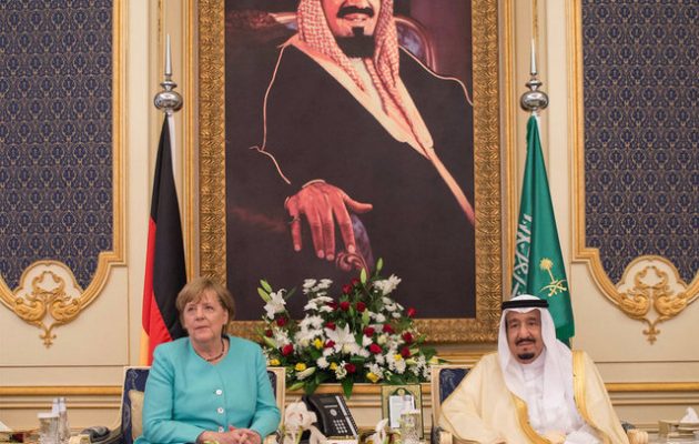 Η Μέρκελ αρνήθηκε να φορέσει μαντίλα στη Σαουδική Αραβία (φωτο)