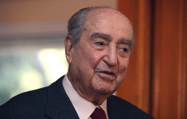 Να μην γίνει δημοσία δαπάνη η κηδεία του Κ. Μητσοτάκη ζητά η οικογένεια