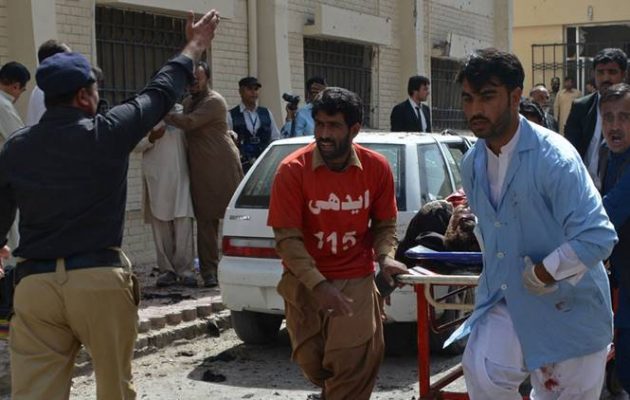 Το Ισλαμικό Κράτος ανέλαβε την ευθύνη για βομβιστική επίθεση στο Πακιστάν