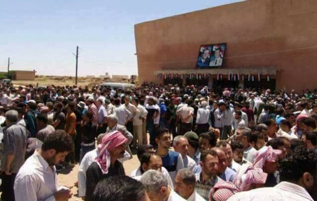 Εκατοντάδες ισλαμιστές παραδόθηκαν στην κυβέρνηση της Συρίας και συγχωρέθηκαν