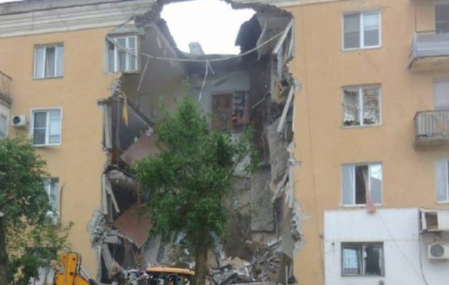 Ισχυρή έκρηξη σε πολυκατοικία στη Ρωσία – Τουλάχιστον δύο νεκροί (βίντεο)