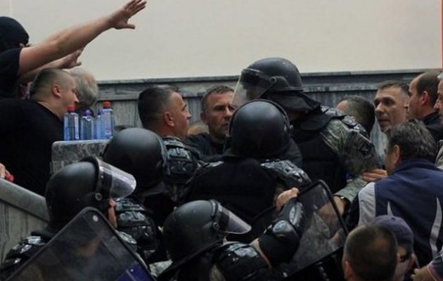 Σκόπια: 3.000 αλβανικής καταγωγής αστυνομικοί “εγγυητές της σταθερότητας”