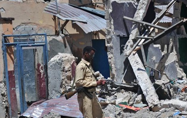 Πέντε νεκροί και 12 τραυματίες από βομβιστική επίθεση στη Σομαλία