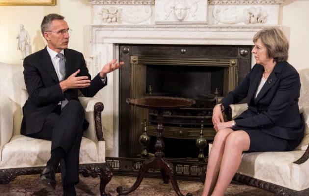 Ο Στόλτενμπεργκ ενημέρωσε τη Μέι για την πρόθεση του ΝΑΤΟ να στείλει ενισχύσεις στο Αφγανιστάν