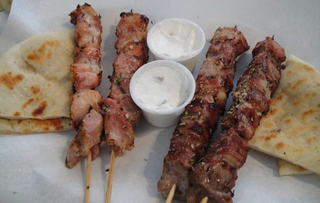 Το σουβλάκι τείνει να γίνει… είδος πολυτελείας