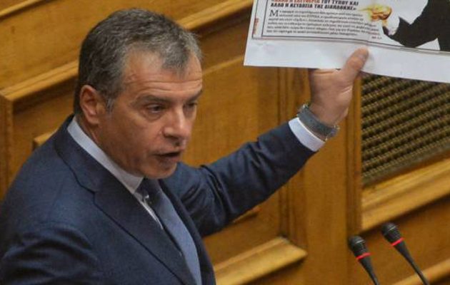 Θεοδωράκης: Φέρνετε και υπογράφετε ό,τι να’ ναι