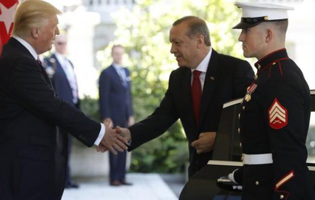Τραμπ σε Ερντογάν: Σε στηρίζω στη μάχη κατά της τρομοκρατίας