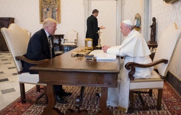 Τι δώρο έκανε ο Πάπας Φραγκίσκος στον Τραμπ