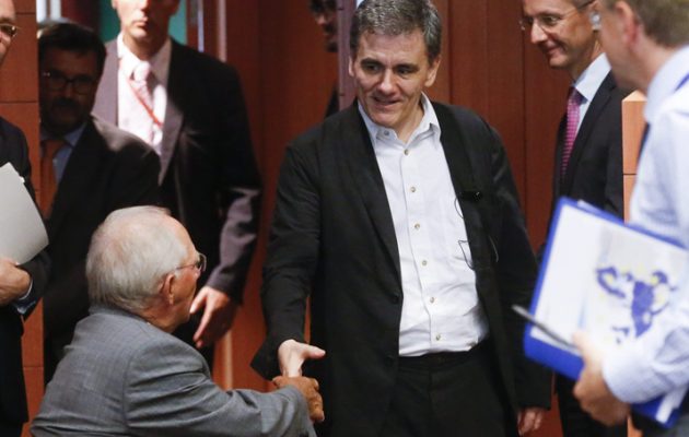 Τσακαλώτος στο Spiegel: Ο Σόιμπλε δεν θέλει χρεοκοπία της Ελλάδας