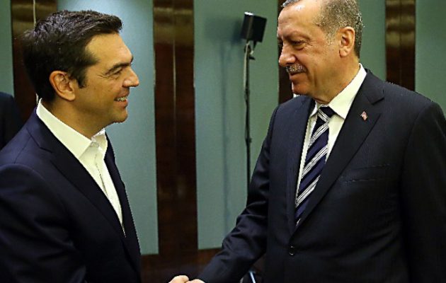 Έκλεισε το «τετ α τετ» με Ερντογάν – Σε υψηλούς τόνους ο Τσίπρας για τους 2 στρατιωτικούς