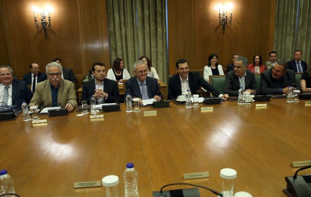 Υπουργικό ολικής αντεπίθεσης – Σφίγγει τα λουριά ο Τσίπρας