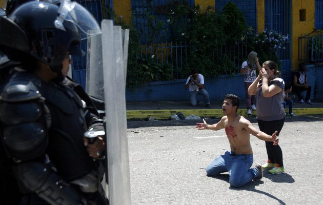 Βενεζουέλα: Ένας 18χρονος το τελευταίο θύμα των αιματηρών ταραχών