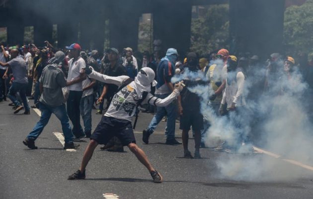 ΣΟΚ: Νεκρός 15χρονος διαδηλωτής στη Βενεζουέλα