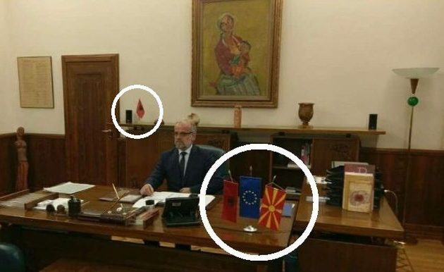 ΣΟΚ στα Σκόπια από τις αλβανικές σημαίες του Τζαφέρι στο γραφείο του Προέδρου της Βουλής