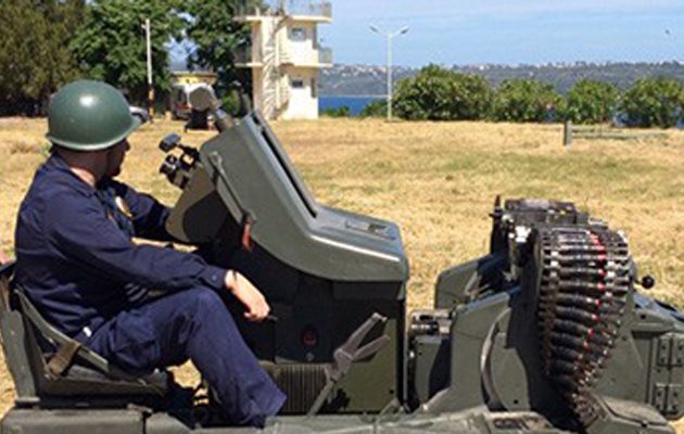 Βολές με πραγματικά πυρά σε κινούμενο στόχο στο Ναύσταθμο της Κρήτης (φωτο)