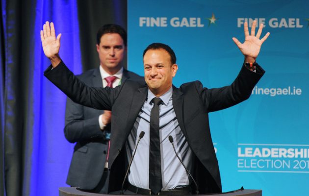 Ιρλανδία: Ο νέος δεξιός πρωθυπουργός Λίο Βαράντκαρ είναι ομοφυλόφιλος και μιγάς