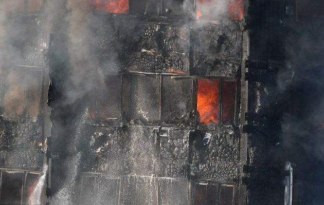 Μακραίνει ο κατάλογος των θυμάτων της πυρκαγιάς στο Λονδίνο – 17 οι νεκροί
