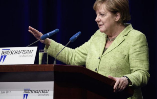 Euractiv: Η Γερμανία υποστηρίζει την επανέναρξη των συνομιλιών για την TTIP
