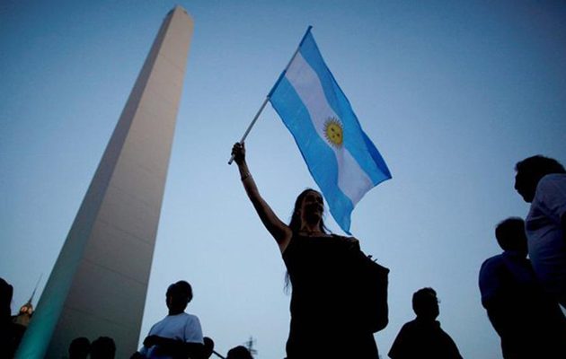 Εκδοση 100ετούς ομολόγου από την Αργεντινή ένα χρόνο μετά την επιστροφή της στις αγορές