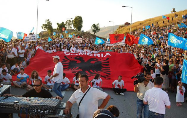 Πορεία προς τα ελληνικά σύνορα θα κάνουν οι Αλβανοί ναζί Τσάμηδες
