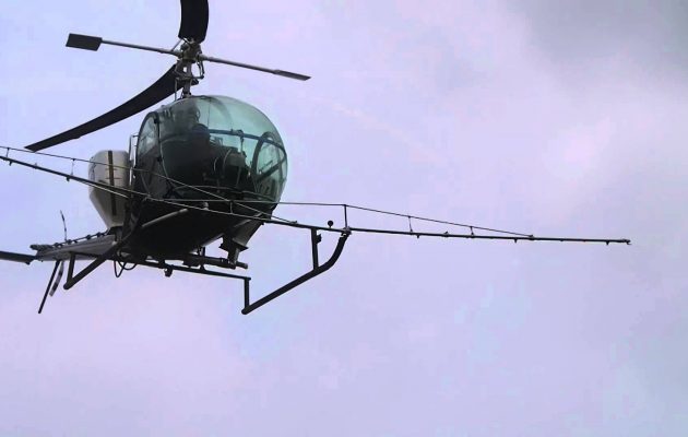 Έπεσε ελικόπτερο με τρεις επιβαίνοντες στο Σχοινιά – Δύο νεκροί