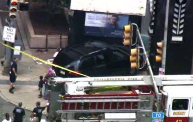 Μίνι βαν έπεσε σε πεζούς στο κέντρο της Φιλαδέλφεια των ΗΠΑ  – Τρεις τραυματίες