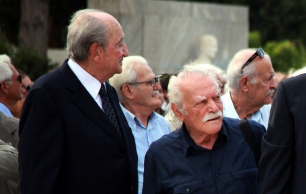 Τι απαντά ο Μανώλης Γλέζος για την επίσκεψη στο σπίτι του Μητσοτάκη