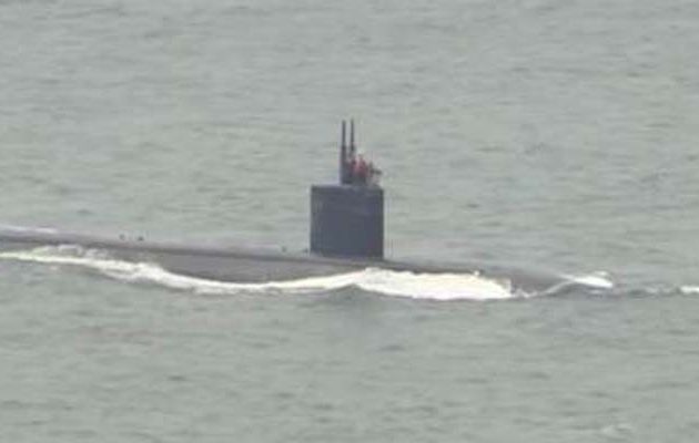 Επίδειξη δύναμης από ΗΠΑ: Πυρηνοκίνητο υποβρύχιο «έδεσε» στη Ν. Κορέα (βίντεο)