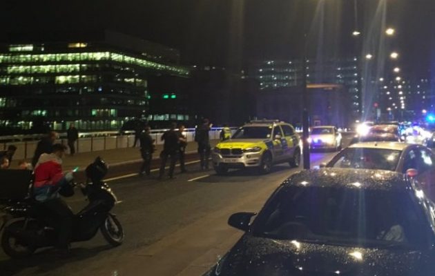 Αυτοκίνητο χτύπησε πεζούς στη Γέφυρα του Λονδίνου