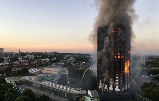 Αγνοούνται πολλοί ένοικοι του Πύργου στο Λονδίνο που τυλίχτηκε στις φλόγες