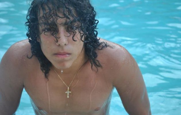 Ραγίζει καρδιές ο θρήνος της μάνας του Μάνου Οικονομίδη που δολοφονήθηκε μετά από όργιο στο Μπρούκλιν