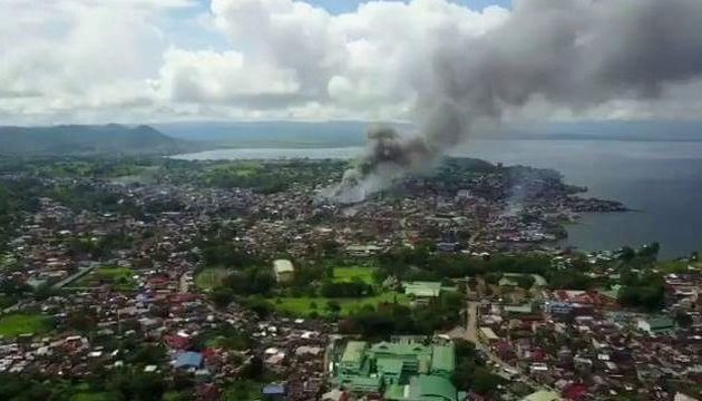 Σφοδρός βομβαρδισμός των τζιχαντιστών στην πόλη Μαράουι στις Φιλιππίνες