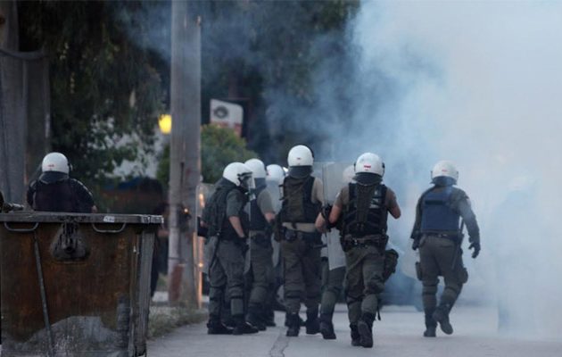 Μενίδι: Eπεισόδια  στην πορεία για το θάνατο του 11χρονου από σφαίρα Ρομά (φωτο)