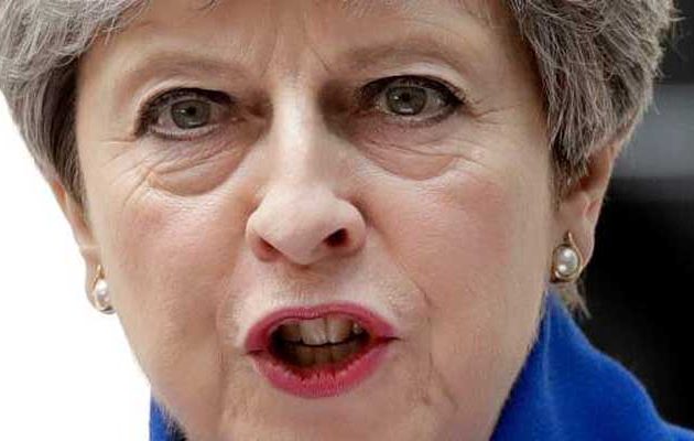 Ποιους υπουργούς κρατάει η Μέι στη νέα της κυβέρνηση