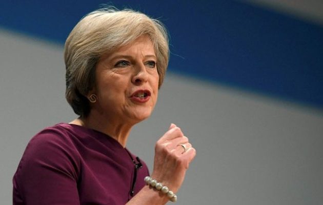 Μέι: Δεν θα αφήσω το Brexit να επηρεάσει την ειρήνη στην Βόρεια Ιρλανδία