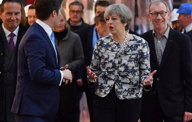 Γιουχάισαν την Μέι οι κρεοπώλες: Ψηφίστε τους Εργατικούς (βίντεο)