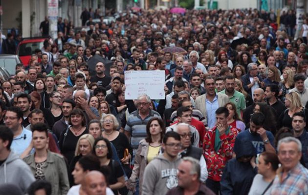 Εμπόλεμη ζώνη Μενίδι: Οπλισμένοι Ρομά περίμεναν τους Μενιδιάτες διαδηλωτές (βίντεο)