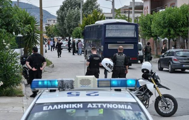 «Βράζει» το Μενίδι: «Θα χυθεί αίμα», απειλούν οι Ρομά μετά τις επιθέσεις