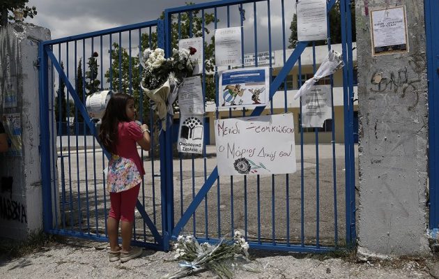 Βίντεο-σοκ: Η στιγμή που ο 11χρονος Μάριος κατέρρευσε στο σχολείο στο Μενίδι