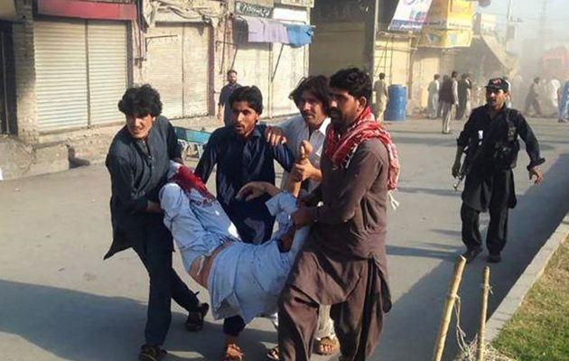 30 νεκροί από μπαράζ βομβιστικών επιθέσεων στο Πακιστάν