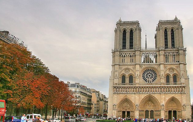 Νέος συναγερμός στη Γαλλία: Πυροβολισμοί στην Παναγία των Παρισίων