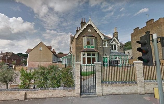 Τρεις γυναίκες μαχαίρωσαν 30χρονη νηπιαγωγό στο Λονδίνο φωνάζοντας “θα σε πάρει ο Αλλάχ”