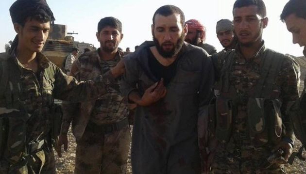 Οι Κούρδοι έπιασαν ζωντανό βομβιστή αυτοκτονίας του Ισλαμικού Κράτους (φωτο)