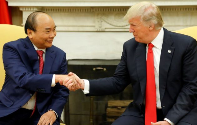 Οι ΗΠΑ έκλεισαν εμπορικές συμφωνίες ύψους 8 δισ. δολαρίων με το Βιετνάμ